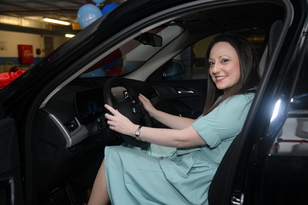 Αυτή είναι η τυχερή που κέρδισε το αυτοκίνητο στον διαγωνισμό για τα 5 χρόνια του live casino του Pamestoixima.gr (Βίντεο)