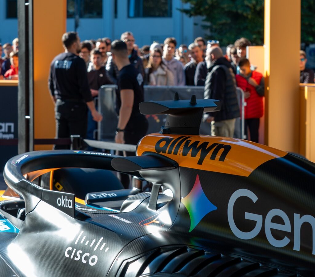 Η απόλυτη εμπειρία Formula 1 στην Πάτρα αυτή την Κυριακή – Η πλατεία Τριών Συμμάχων φιλοξενεί το showcar της McLaren F1 Team