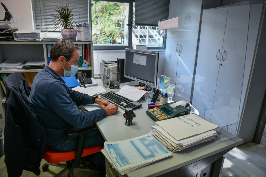 Αφορολόγητο στα 10.000 ευρώ από το 2026 – Φορο-ανάσα για μισθωτούς