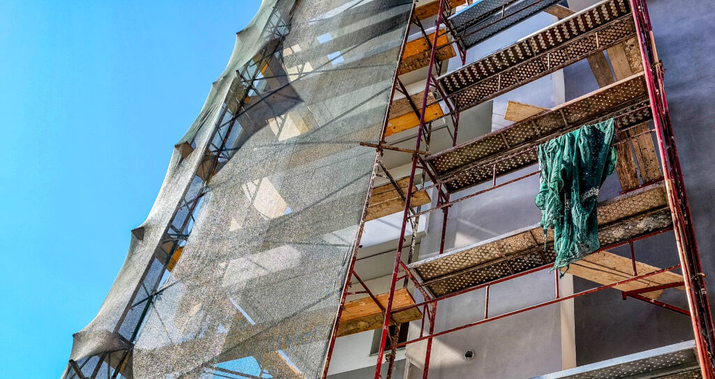 ΕΝΦΙΑ: Ποιοι ιδιοκτήτες μένουν εκτός από τη μείωση 50% το 2026 και την κατάργηση το 2027