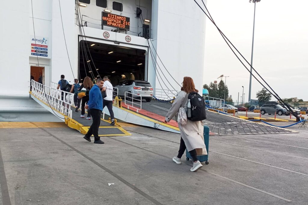 Εκπτώσεις για τους αναπληρωτές εκπαιδευτικούς σε ακτοπλοϊκά και αεροπορικά εισιτήρια