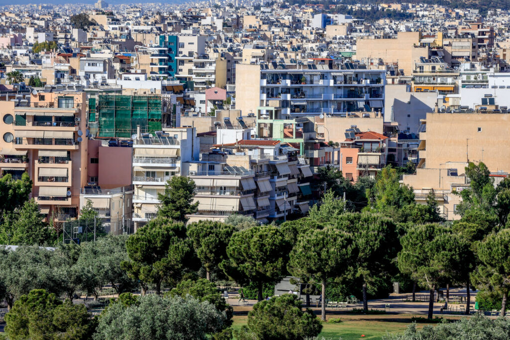 Νέα εποχή για την κοινωνική κατοικία: Η κυβέρνηση φέρνει το σχέδιο της κοινωνικής αντιπαροχής