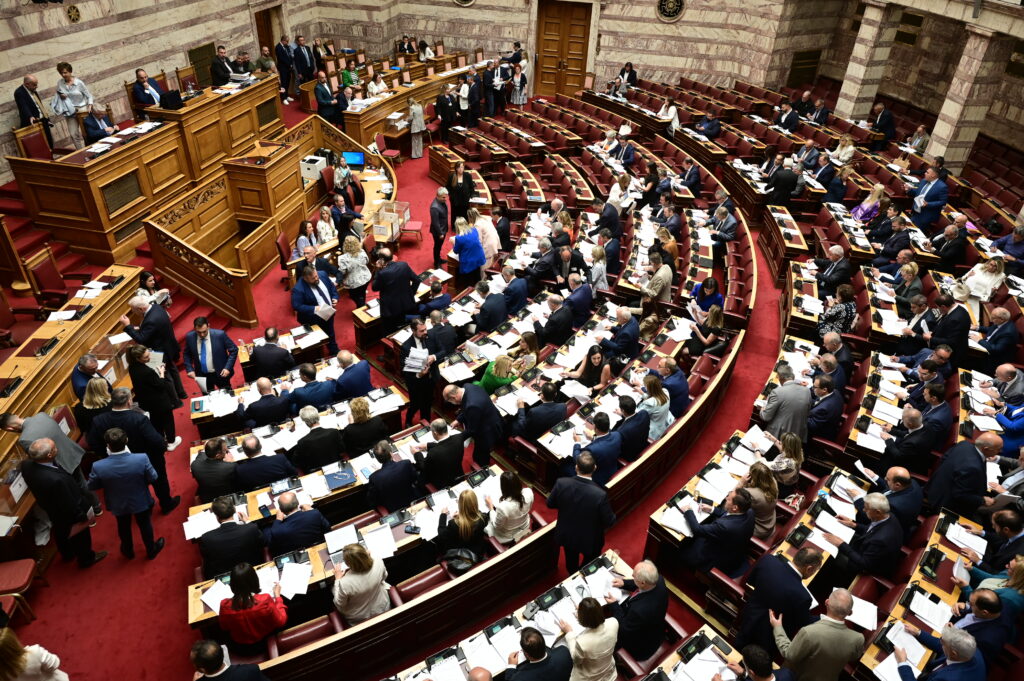 Βουλή-Επιστροφή ενοικίου: Νομοτεχνική βελτίωση στις τιθέμενες διατάξεις