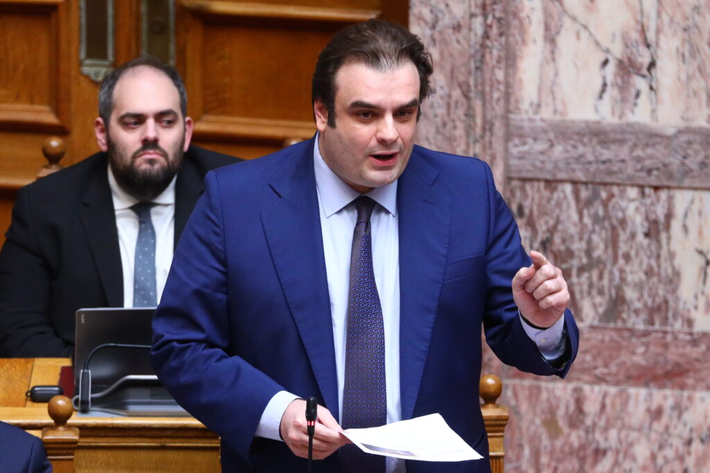 Κυριάκος Πιερρακάκης: «Ο ΣΥΡΙΖΑ έκλεισε 77 ΕΛΤΑ και φορολόγησε τη μεσαία τάξη»