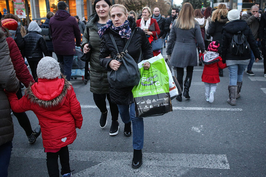 Έρευνα ΙΟΒΕ: Μικρή βελτίωση του οικονομικού κλίματος τον Οκτώβριο – Εξασθένιση της καταναλωτικής εμπιστοσύνης