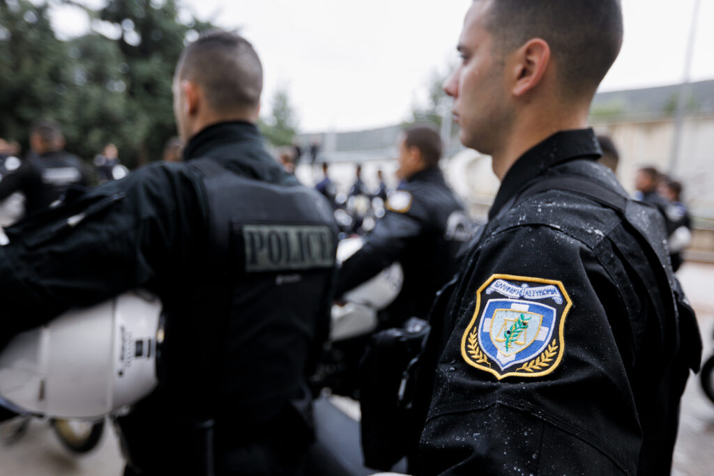 Αυξήσεις και αναδρομικά για 76.000 στελέχη των Σωμάτων Ασφαλείας – Όλες οι αλλαγές στους μισθούς