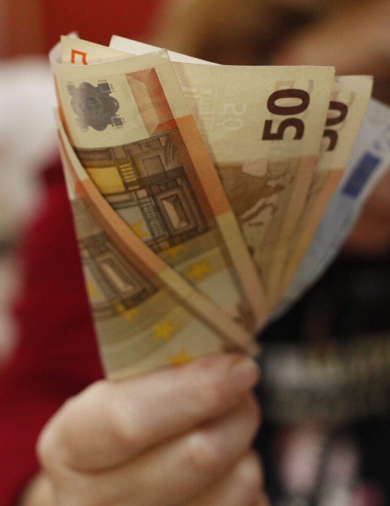 Επίδομα 230 ευρώ σε δικαιούχους κάθε μήνα – Η απόφαση