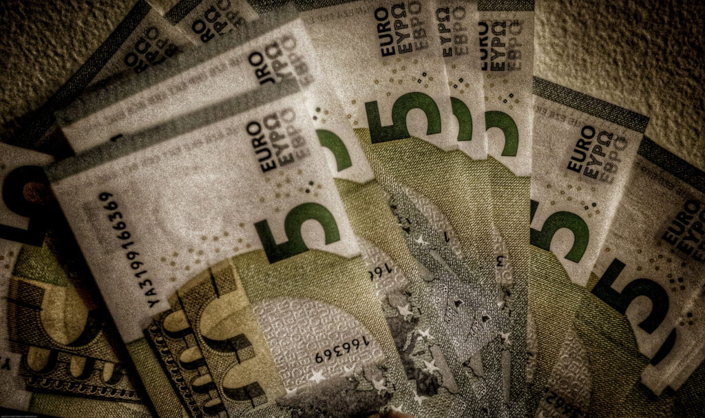 Επίδομα 700 ευρώ: Λίγα 24ωρα έμειναν για τους χιλιάδες δικαιούχους