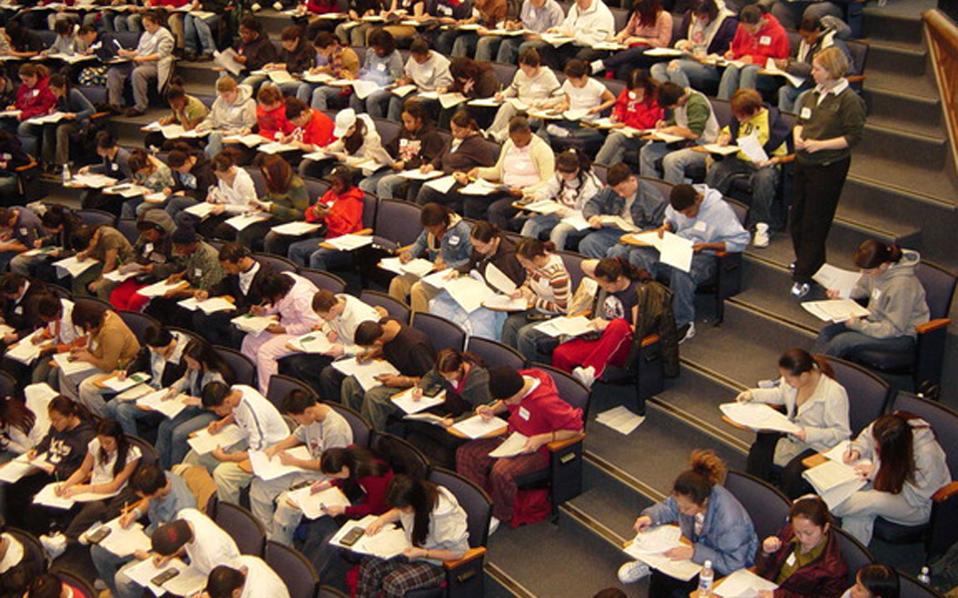 Ξεκινά η υποβολή αιτήσεων για μαθητές τρίτεκνων και πολύτεκνων οικογενειών – Ποιοι δικαιούνται τα 1.000 ευρώ