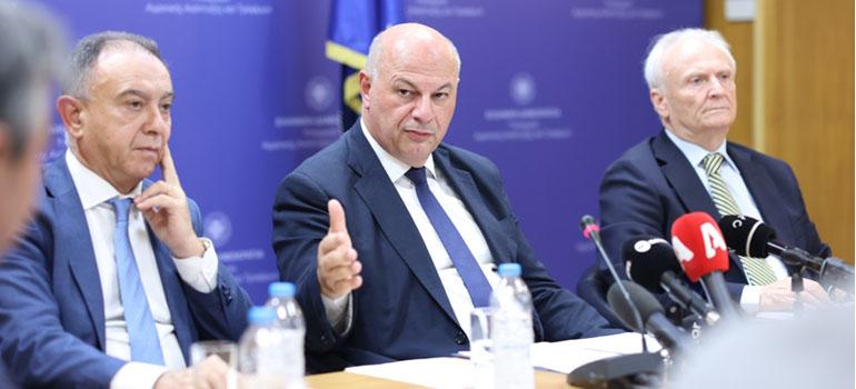 ΠΝΠ για αγρότες: Ακατάσχετες οι ενισχύσεις για ζωοτροφές και «Daniel» – Τσιάρας: «Δεν αφήνουμε κανέναν μόνο του»