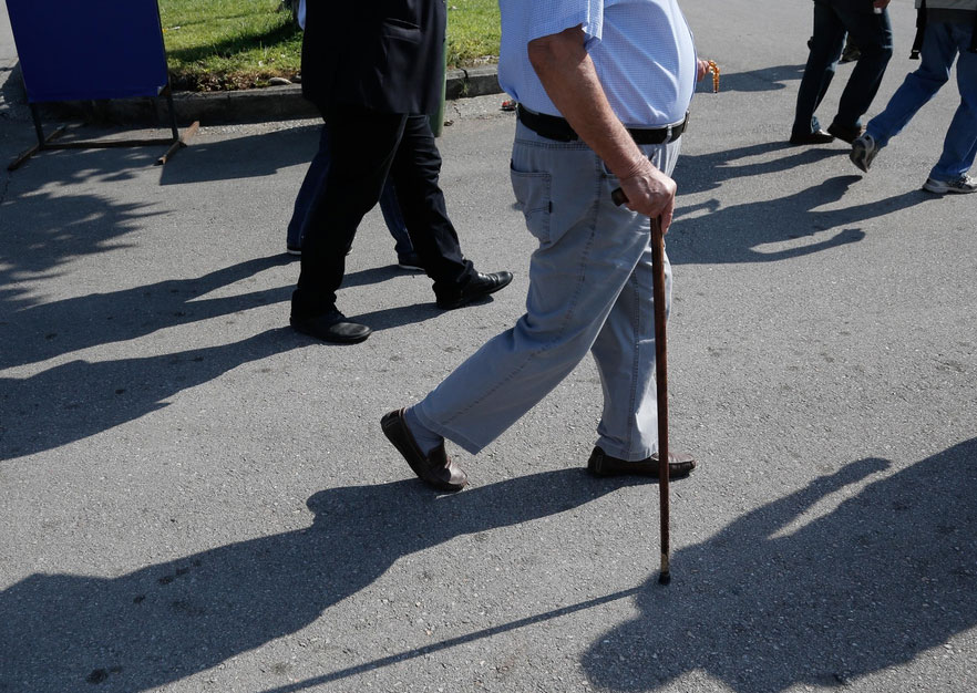 Μελέτη-σοκ από ELF και ΚΕΦίΜ: Δημογραφική ωρολογιακή βόμβα – Η γήρανση απειλεί τα δημόσια οικονομικά της ΕΕ