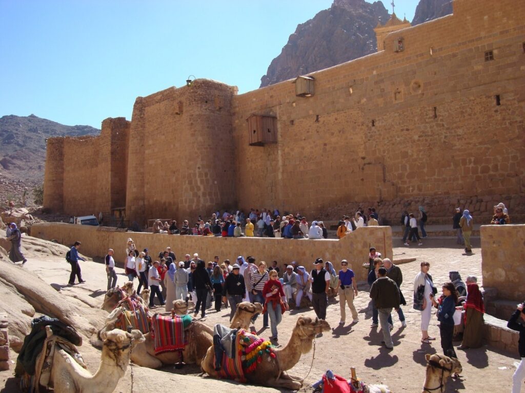 Στελέχη της κυβέρνησης για το θέμα της Μονής Σινά: «Οι επίσημες ανακοινώσεις της αιγυπτιακής πλευράς κινούνται στη σωστή κατεύθυνση»