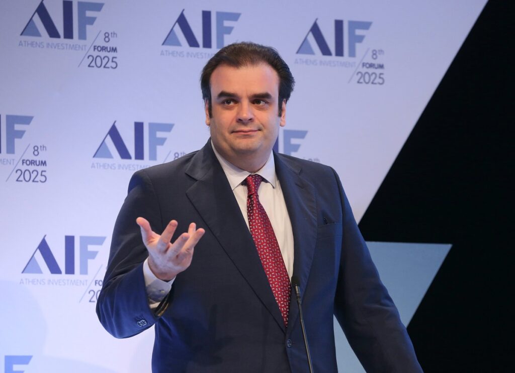 Η Αθήνα υψώνει «ασπίδα» στα ενεργειακά τέλη: Τα 4 χαρτιά Πιερρακάκη και το μήνυμα «δέκα χρόνια ή τίποτα»