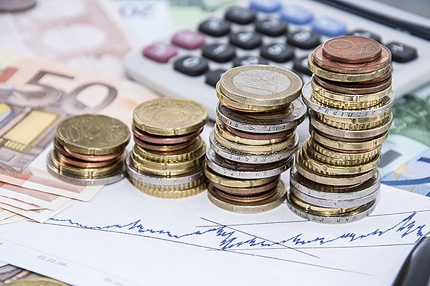 Πρωτογενές πλεόνασμα και ελεγχόμενες δαπάνες «σηκώνουν» τον κρατικό προϋπολογισμό 2025