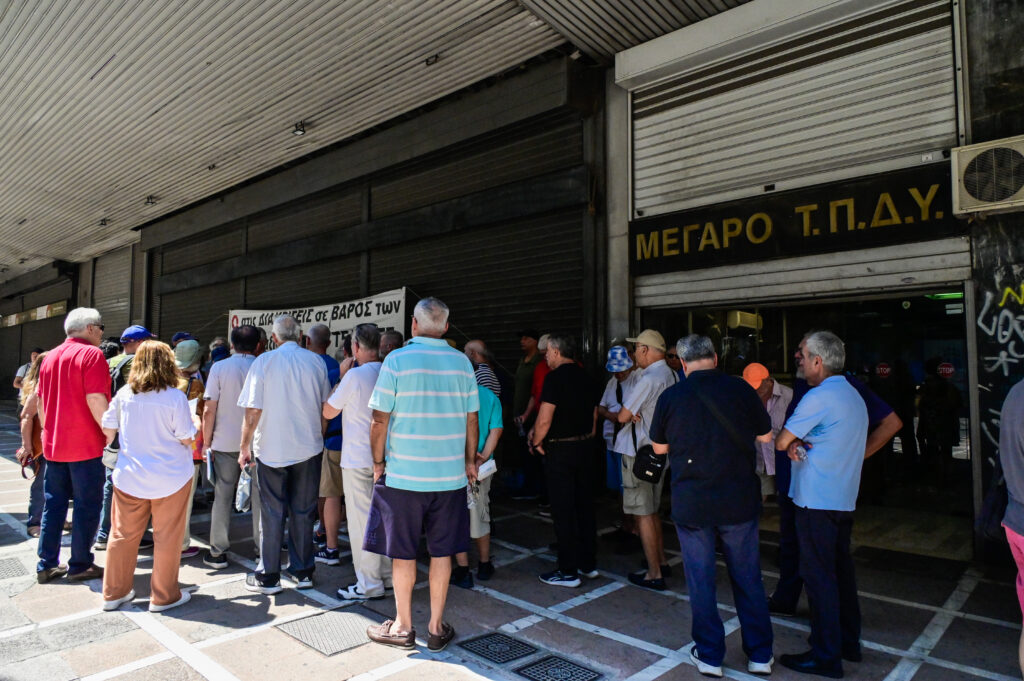 Συντάξεις Αυγούστου: Πότε εισπράττουν τα χρήματα οι συνταξιούχοι – Οι τελικές ημερομηνίες