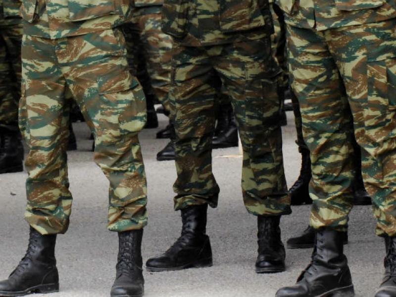 Ποιοι στρατιωτικοί και απόστρατοι θα δουν αύξηση σε μισθό ή σύνταξη – Αναλυτικοί πίνακες