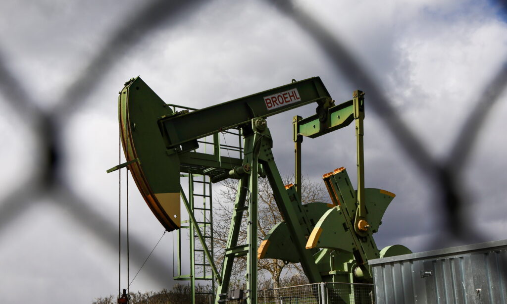 A view of crude a oil pump in Knoeringen near Landau, Germany, 26 March 2026. The global oil benchmark, Brent Crude, saw significant upward pressure on 26 March, with prices remaining elevated amid heightened geopolitical tensions and ongoing supply concerns.