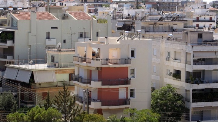 Ανακαινίζω