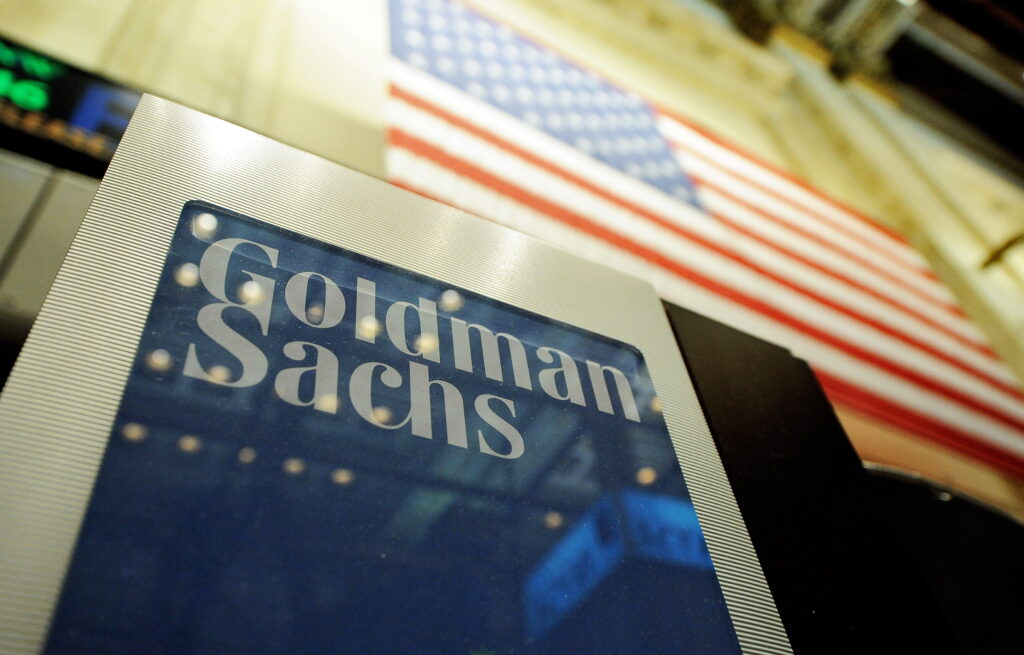 Goldman Sachs: Στα 120 δολάρια μπορεί να εκτοξευθεί το πετρέλαιο – Ο κρίσιμος παράγοντας του Ορμούζ