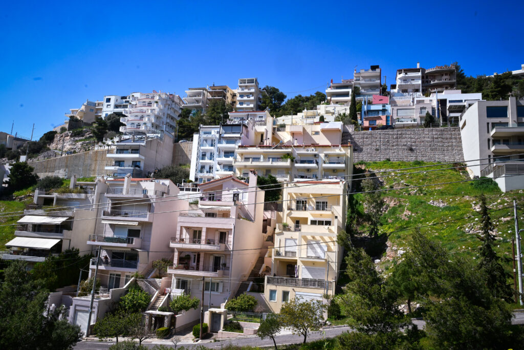 Προγράμματα για στέγαση και πολιτικές για αναπηρία: 7+1 ερωταπαντήσεις για τις αλλαγές με νέο νομοσχέδιο