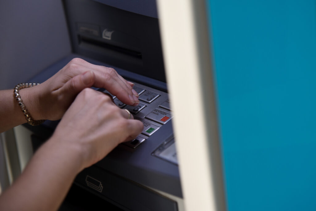 Πληρωμές από e-ΕΦΚΑ και ΔΥΠΑ: Σχεδόν 2,5 δισ. ευρώ σε 4,3 εκατ. δικαιούχους έως τις 31 Ιουλίου