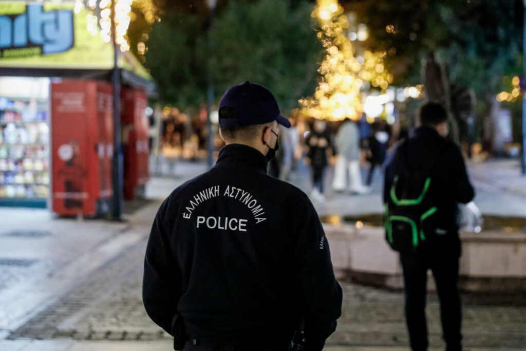 Ένστολοι: Μπαίνει σε εφαρμογή επίδομα έως 500 ευρώ – Ποιοι θα το λάβουν
