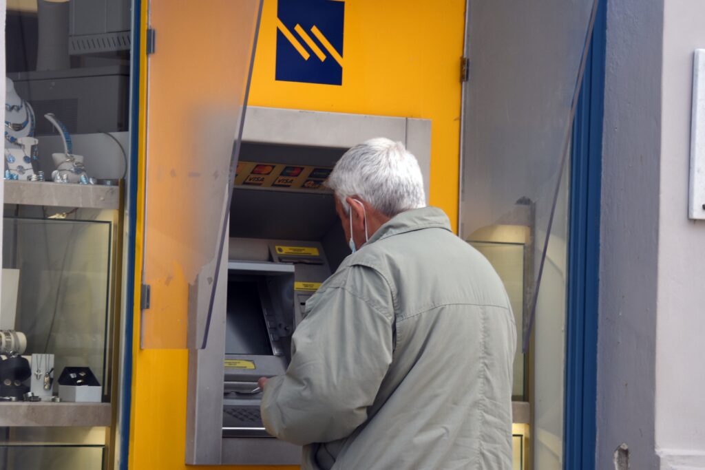 Επίδομα αποκλειστικά για συνταξιούχους – Ποιοι μπορούν να εισπράξουν έως 846 ευρώ