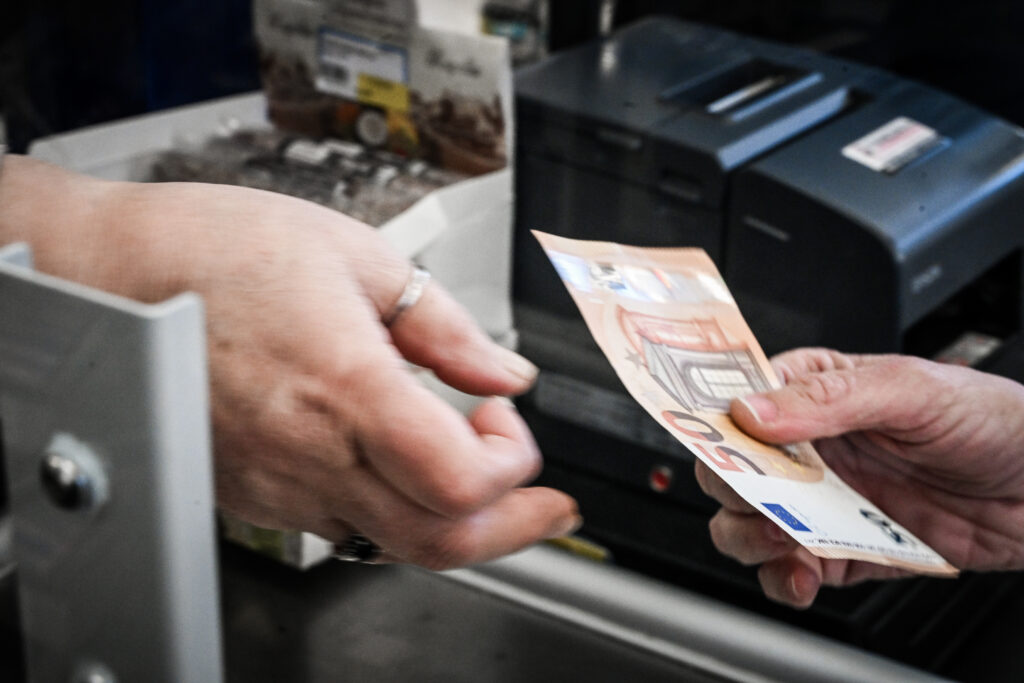 e-ΕΦΚΑ και ΔΥΠΑ: Ποιοι πάνε σήμερα στα ΑΤΜ – Αναλυτικά οι πληρωμές έως και την Παρασκευή