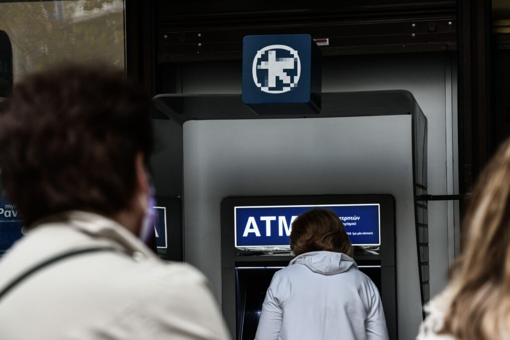 Μπαράζ πληρωμών σε χιλιάδες δικαιούχους από ΕΦΚΑ και ΔΥΠΑ – Πάνω από 140 εκατ. ευρώ καταβάλλονται