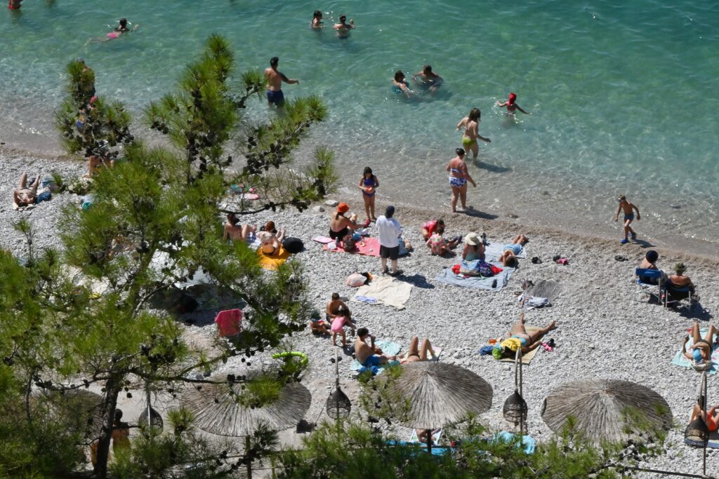 Τουρισμός για Όλους 2026-2027: Ποια ΑΦΜ υποβάλλουν σήμερα αίτηση για τα voucher έως 600 ευρώ