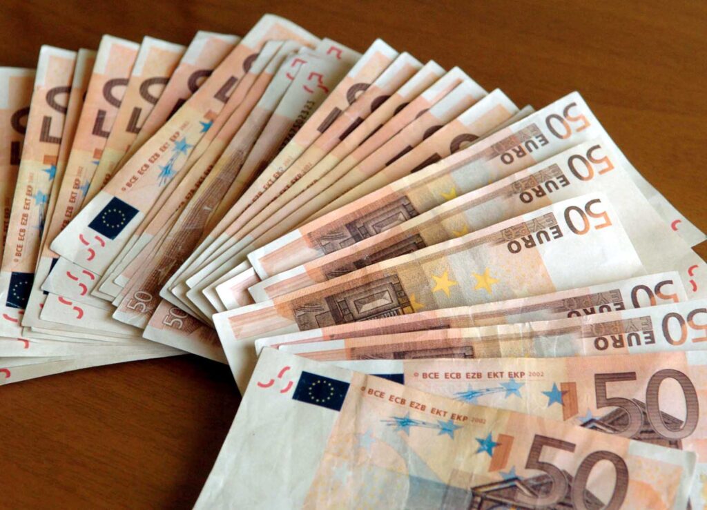 Επίδομα έως 1.200 ευρώ τον μήνα: Ανοίγουν οι αιτήσεις για τους δικαιούχους