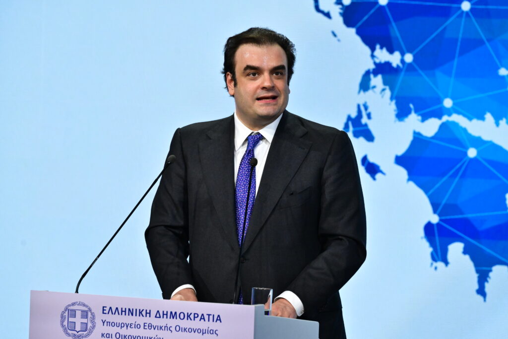 Πιερρακάκης: Απάντηση στις αιτιάσεις για την πρόωρη αποπληρωμή του χρέους