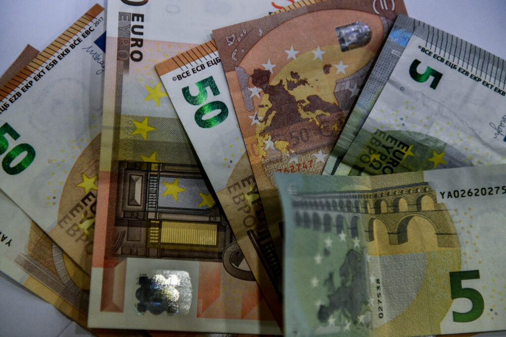 Στα 2,1 δισ. ευρώ υπολογίζει η ΤτΕ το πρωτογενές πλεόνασμα στο οκτάμηνο