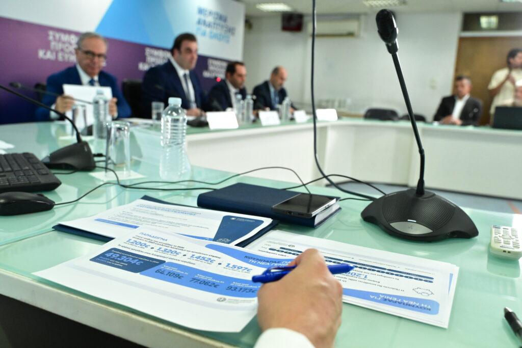 Ο Υπουργός Εθνικής Οικονομίας και Οικονομικών, Κυριάκος Πιερρακάκης, ο Αναπληρωτής Υπουργός Νίκος Παπαθανάσης και οι Υφυπουργοί Θάνος Πετραλιάς και Δημήτρης Μαρκόπουλος, σε συνέντευξη τύπου για την εξειδίκευση των μέτρων που ανακοίνωσε στη Θεσσαλονίκη, από το βήμα της 90ής ΔΕΘ, ο Πρωθυπουργός Κυριάκος Μητσοτάκης. Δευτέρα 7 Σεπτεμβρίου 2026