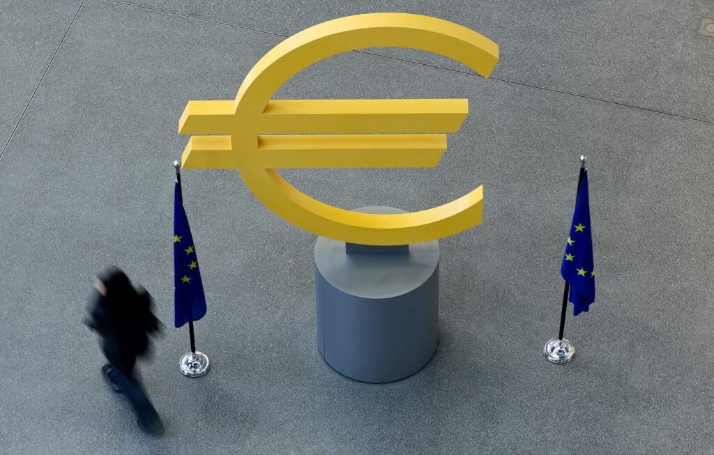 ΕΚΤ: Αμετάβλητα στο 2,5% τα επιτόκια με φόντο την παραίτηση Λαγκάρντ