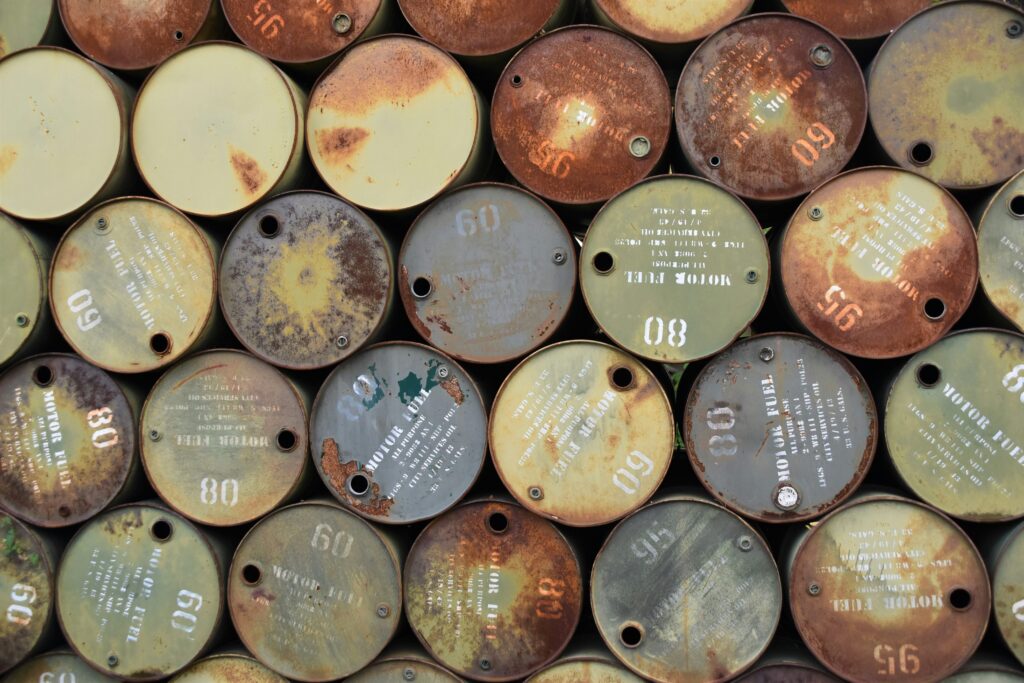Πετρέλαιο: Εκτίναξη πάνω από τα 105 δολάρια το Brent – Φόβοι για νέο κύμα ανατιμήσεων