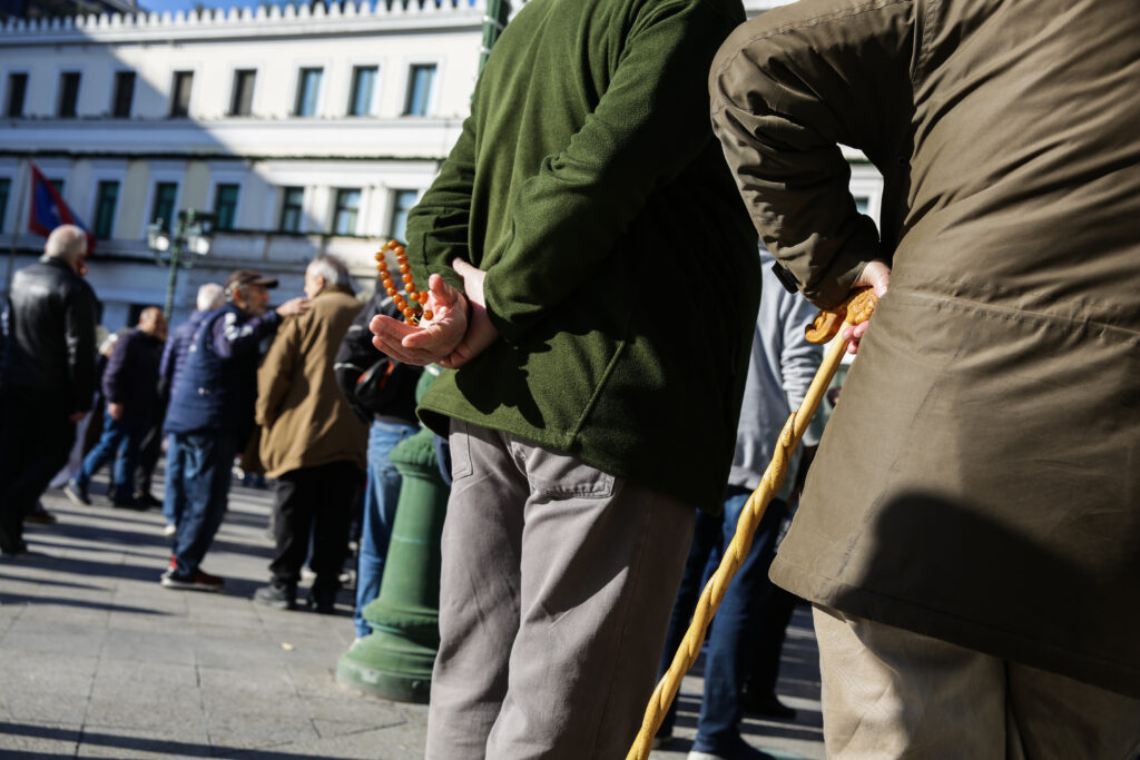 Συντάξεις Νοεμβρίου: Οι ημερομηνίες που «κλειδώνουν» τις πληρωμές – Πότε θα μπουν τα λεφτά στους συνταξιούχους
