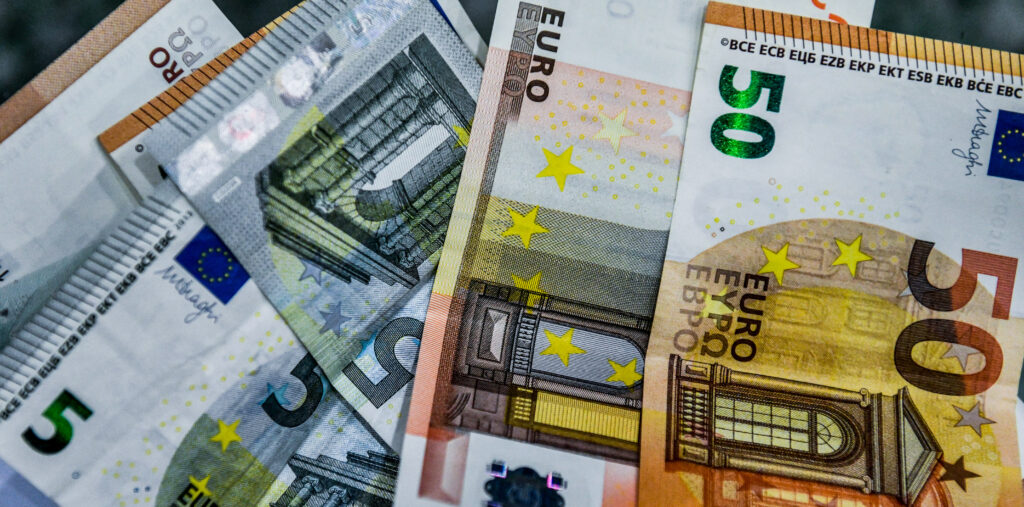 Συντάξεις: Ποιοι παίρνουν το επίδομα των 400 ευρώ – Τι ισχύει για χηρείας και ΑμεΑ